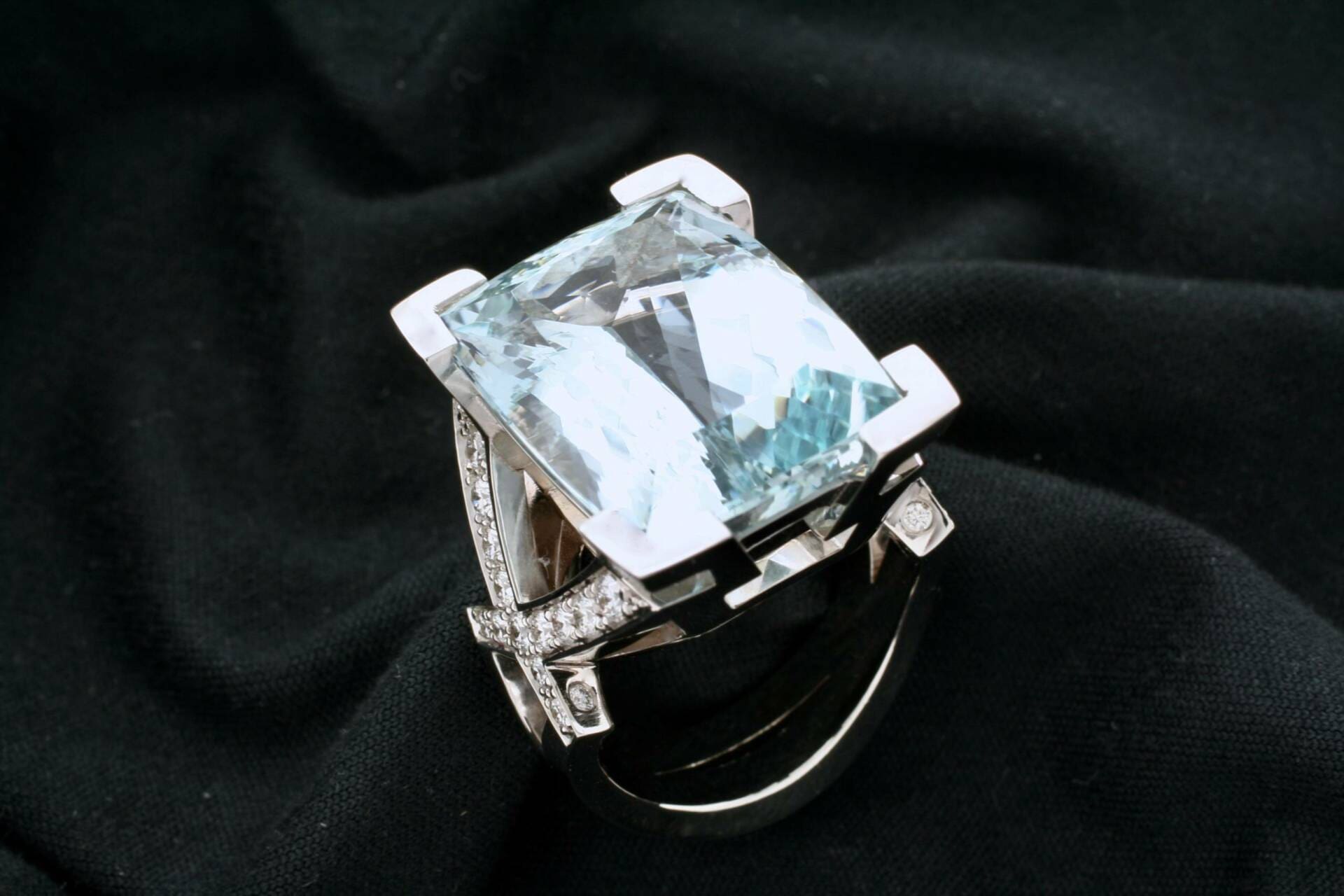 LE GRAND BLEU : Bague or blanc