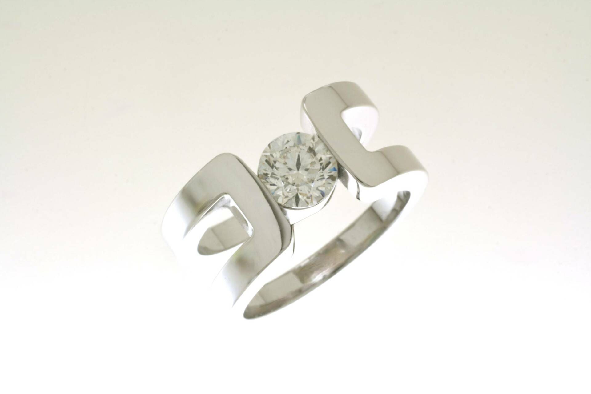 BAGUE H : Solitaire diamant